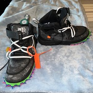 **OFF WHITE NIKE SIZE 7 MINT CONDITION